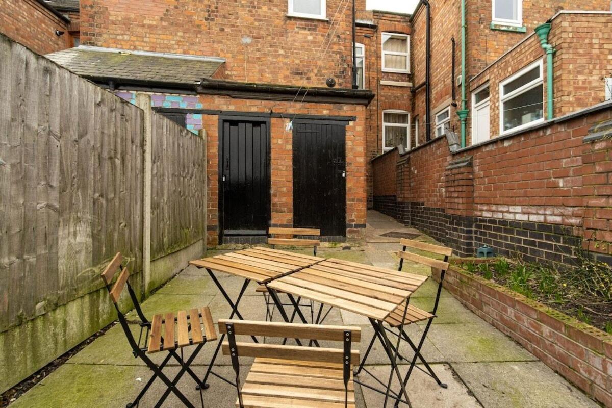 2 Bedroom Apartment By Littlepiggyrentals Short Lets & Serviced Accommodation Leicester With Wi-Fi, Free Parking & Outdoor Area Exterior photo