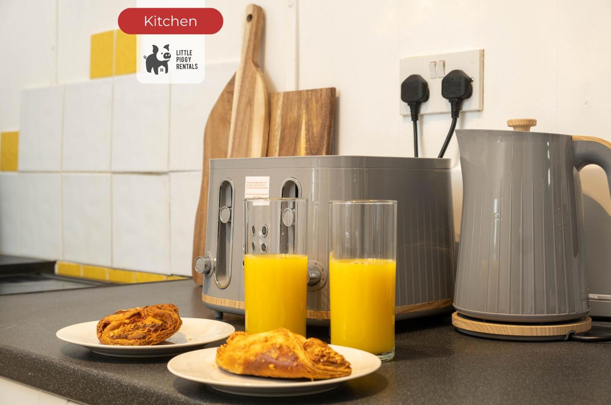 2 Bedroom Apartment By Littlepiggyrentals Short Lets & Serviced Accommodation Leicester With Wi-Fi, Free Parking & Outdoor Area Room photo