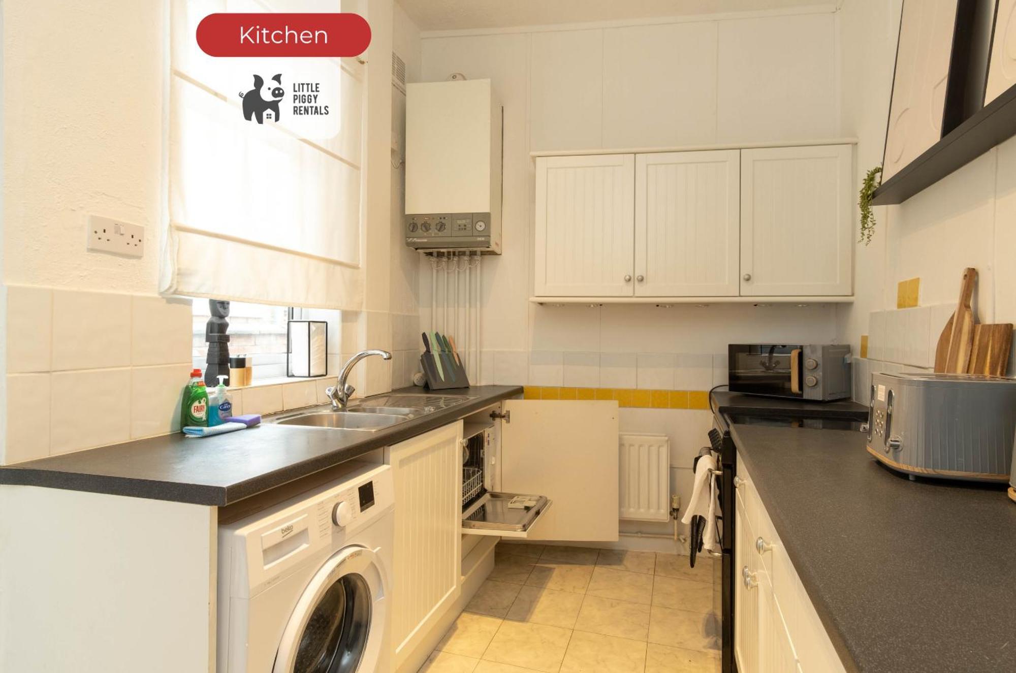 2 Bedroom Apartment By Littlepiggyrentals Short Lets & Serviced Accommodation Leicester With Wi-Fi, Free Parking & Outdoor Area Room photo